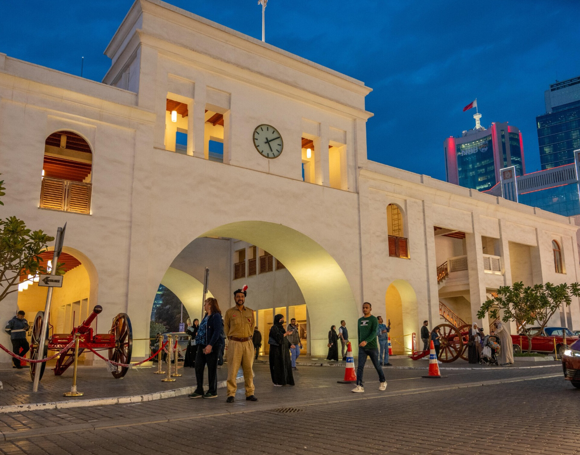 وزارة الداخلية تشارك في فعالية ريترو المنامة <